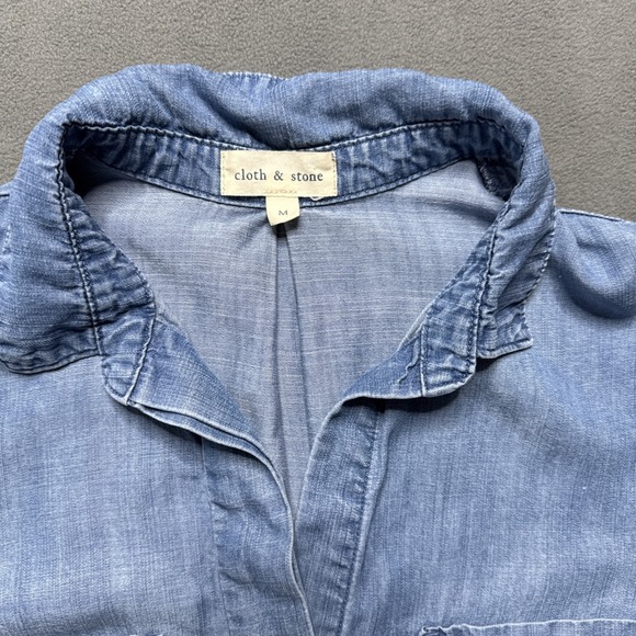 Cloth & Stone Shirt Womens Medium Blue Tencel Long Sleeve Button Up Chambray Top - Picture 2 of 14
